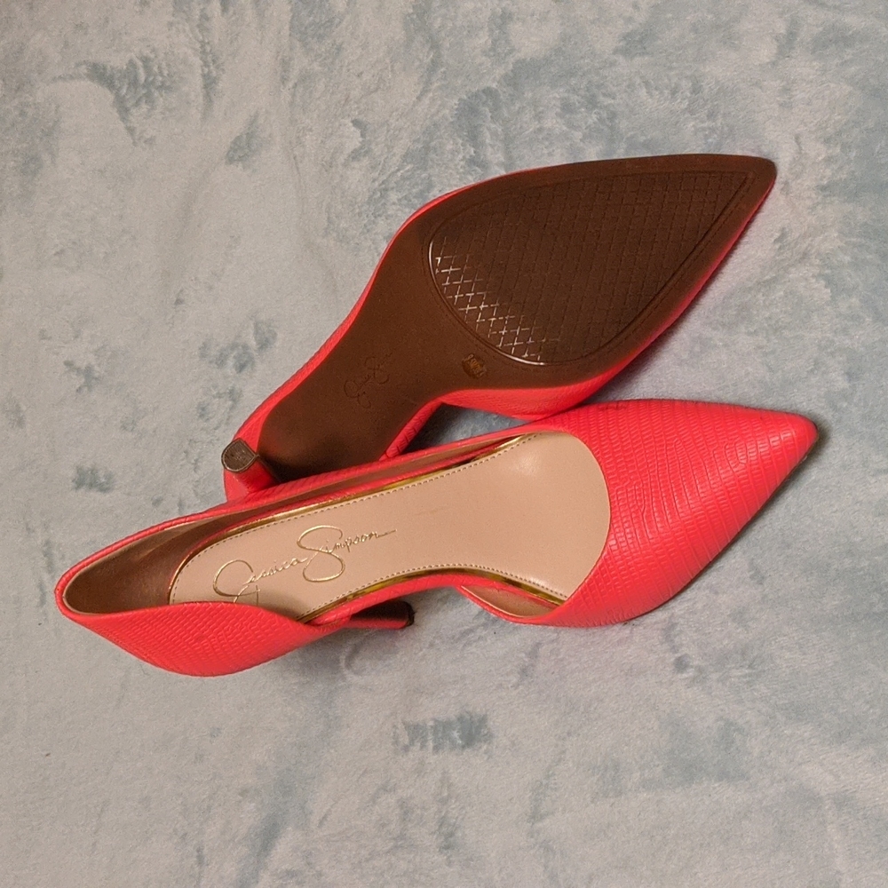 Jessica Simpson's neon pink high heels